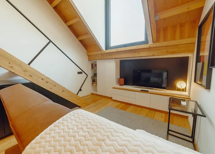 Elegant Downtown By Vacationy