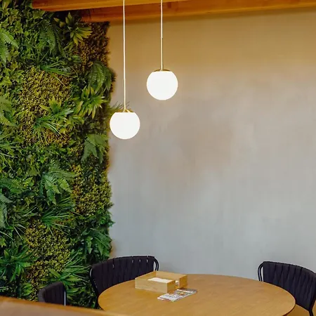 Elegant Downtown By Vacationy 아파트 *